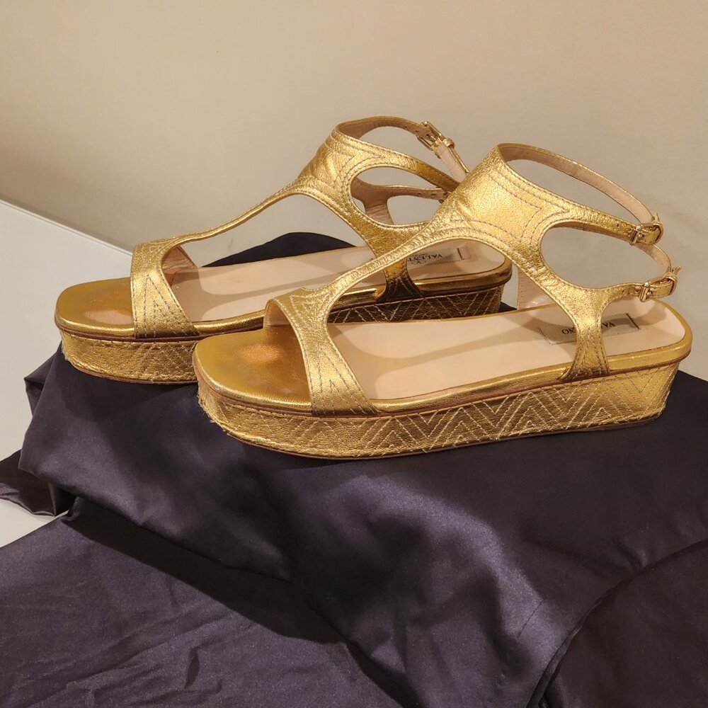 Excellent!!| EU38.5| Valentino Garavani: Gold Flatform sandals